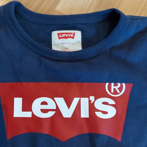 Levis collegegenser, pent brukt