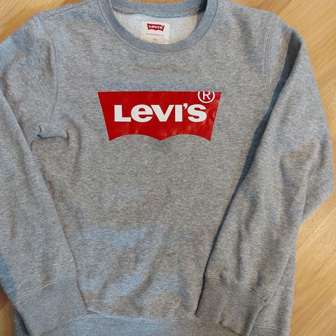 Levis collegegenser, pent brukt