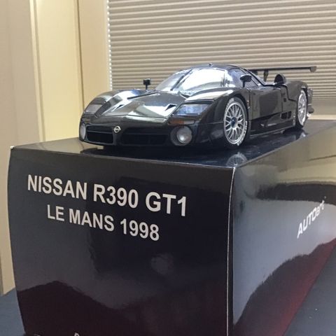 NISSAN R390 GT1.   LE MANS1998.     Ny pris 3200.  Ikke fix ferdig