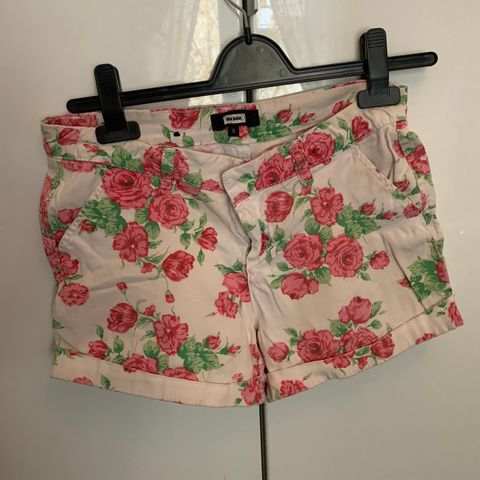 Blomstershorts Bikbok (Str. S)