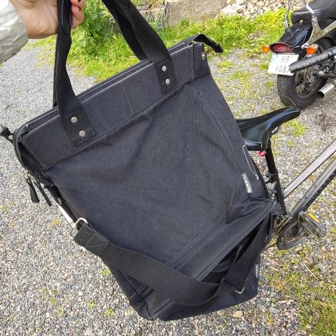 To stk Basil Urban Fold sykkelbager / bike pannier pent brukt