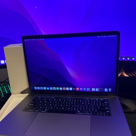 Macbook pro 15 inch kjøpt 2020