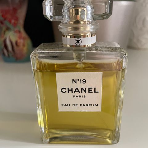 CHANEL No 19 Eau de Parfum 50 ml selges