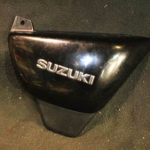 Suzuki GZ 125 Marauder side deksler