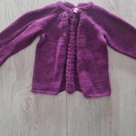 Nydelig strikket cardigan 2-6 mnd