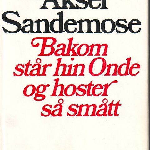 AKSEL SANDEMOSE: Bakom står hin onde og hoster så smått