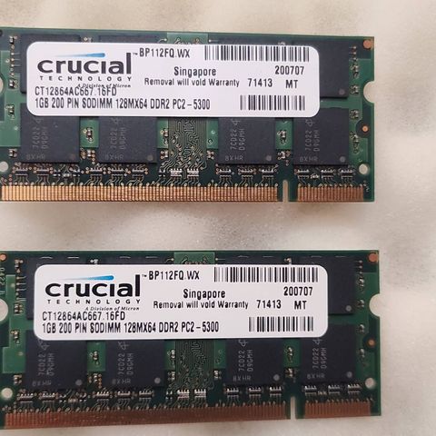 Crucial 2x1GB PC2-5300 DDR2-667MHz non-ECC Unbuffered CL5 200-Pin SoDimm Memory