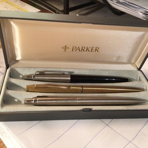 Kr 390 Parker etui med 3 penner