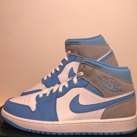 Jordan 1 UNC / 43