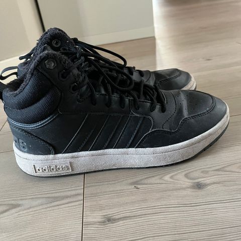 Vintersko - Adidas Hoops mid winter str 40