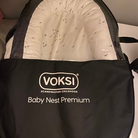 Voksi babynest premium mørk grå