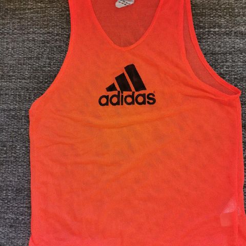 Adidas overtrekksvest  til fotball/ håndball etc str M