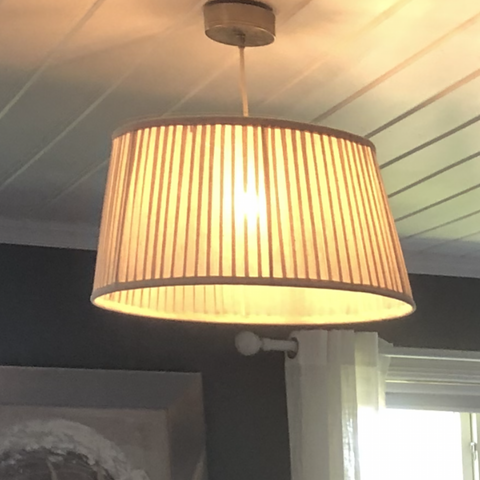 Taklampe m/linfarget skjerm