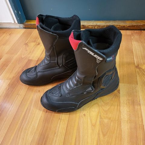 MC boots, Black Falco Hoot