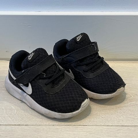 Nike sko str 23,5