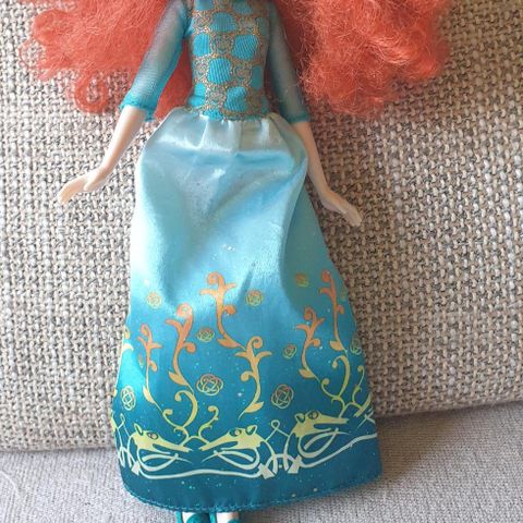 Prinsesse Merida dukke