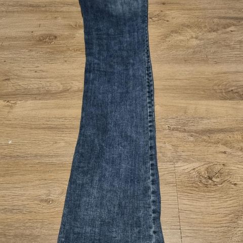 Kule jeans fra Guess str 27