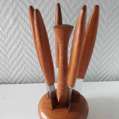 Teak fruktkniver i stativ.Carl Holmberg,Gøtene,ÄKTA TEAK.