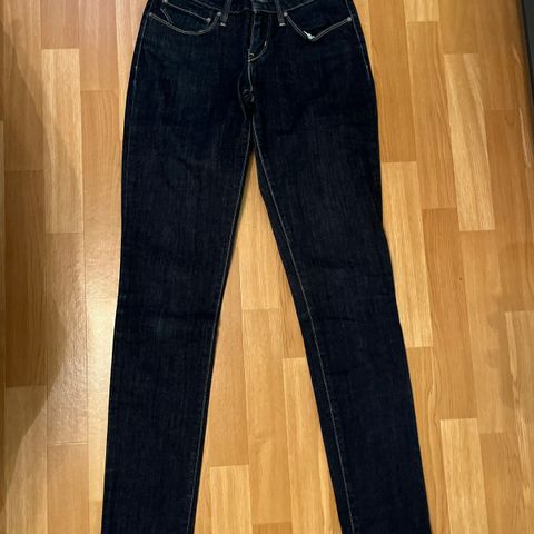 Levi’s bold curve skinny jeans