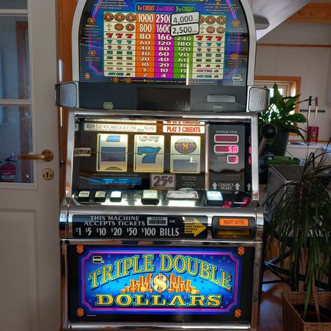 IGT S2000 Triple Double Dollars Spilleautomat