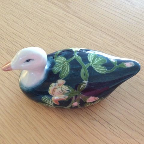 Fuglefigur i porselen - Sinclair Larvik- håndmalt - porselensfigur