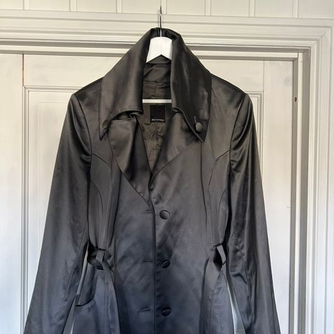 Riccovero Calli str 44 trenchcoat. Passer str 40/ 42 . Nypris 4700,-