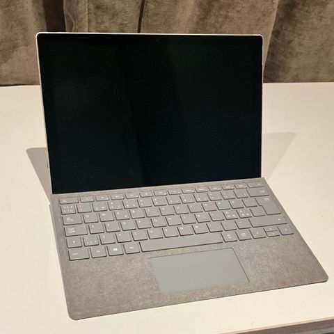 Surface Pro 6│ 2-i-1 laptop│ i7 │16GB ram │512GB SSD│