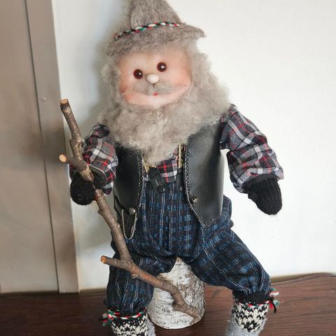 Eldre håndlaget nisse