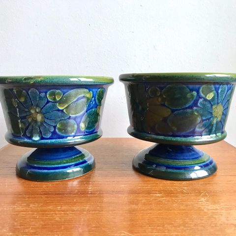 To stk signerte vintage italienske terrakotta potter/skåler med blå glasur