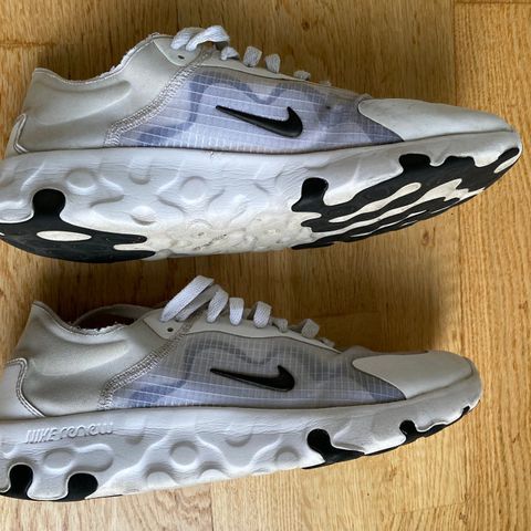 Nike sko, veldig lette, hvit/lys grå Str 44
