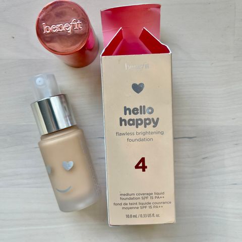 Benefit Hello Happy Foundation - ubrukt