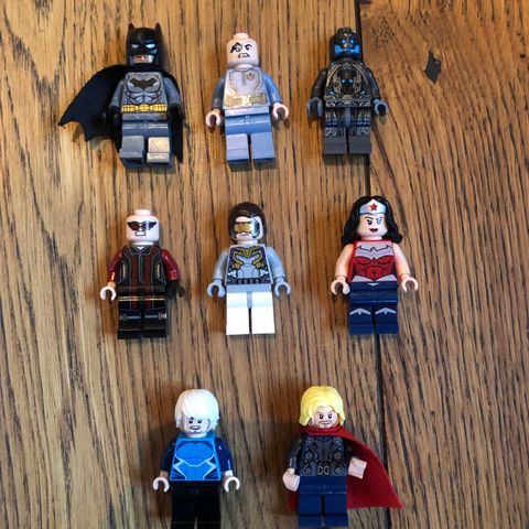 Marvel Lego minifigurer 8 stk (hentes/sendes) noen solgt