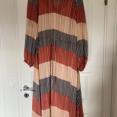 Second Female board LS Midi dress