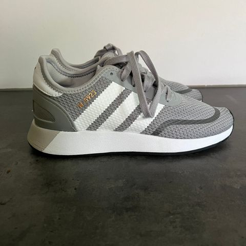 Adidas sko / joggesko str 38