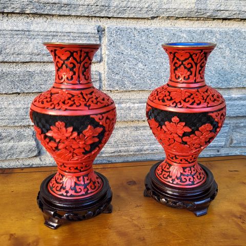 Ny pris - Retro/vintage kinesiske vaser i orginaleske, cinnabar lakk