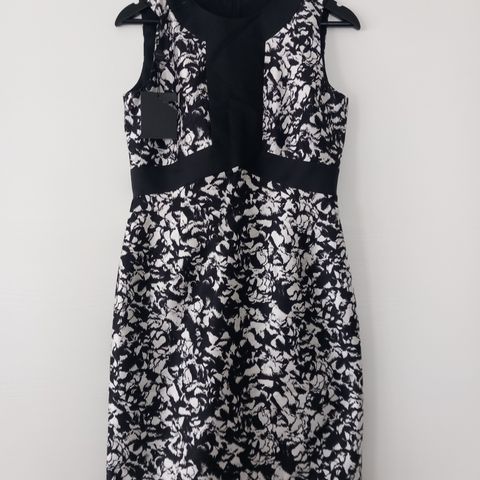 New MaxMara sleeveless dress, size 38 (IT42)
