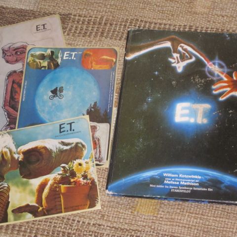 E.T. bok og klistremerker