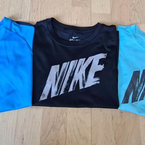 Nike T-skjorter str 128-137.