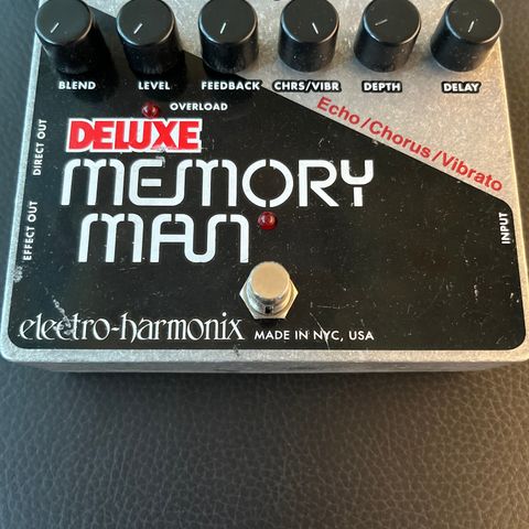 Electro Harmonix Deluxe Memory Man Delay med Chorus / Vibrato modulation