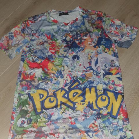 Fet pokemon tshirt