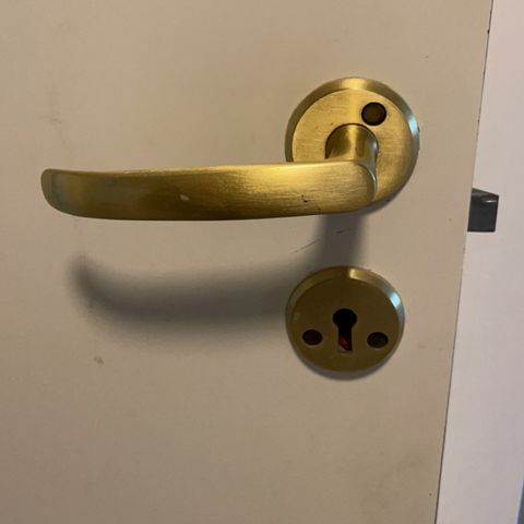 Dørhåndtak til to dører