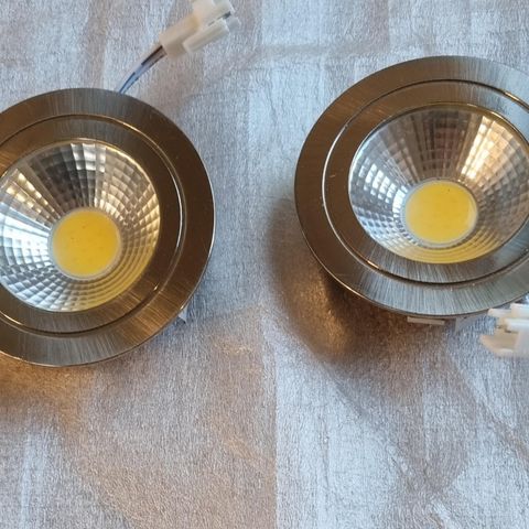 2 spotter / reservedeler til baderoms-lampe