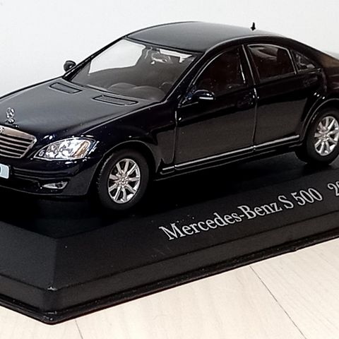 1:43 Altaya Mercedes-Benz W221 S500, 2005