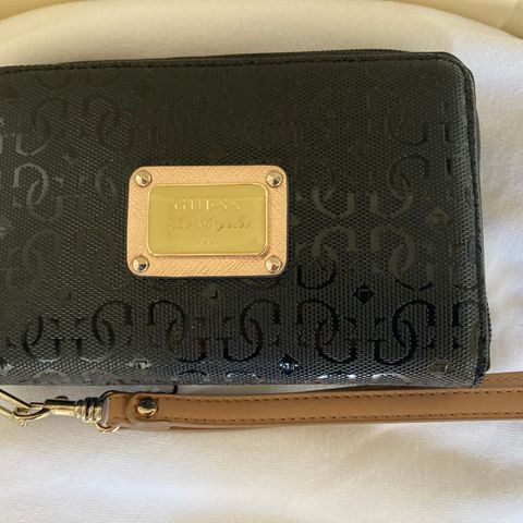 Stilig Guess clutch veske