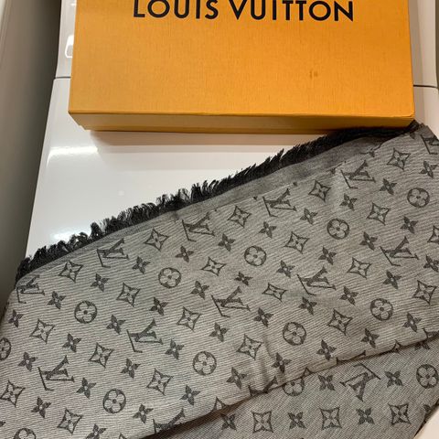 Louis Vuitton Monogram Skjerf