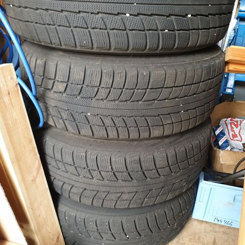 225/60R17 piggfri vinterdek på alufelg ,caravelle,T5