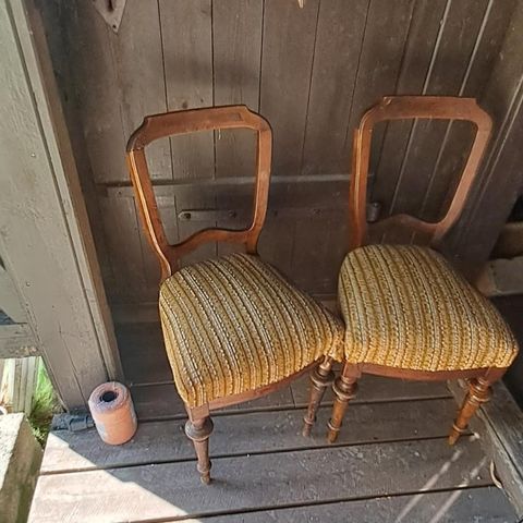 To gamle stoler