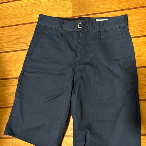 Så godt som ubrukt Volcom shorts str 10år