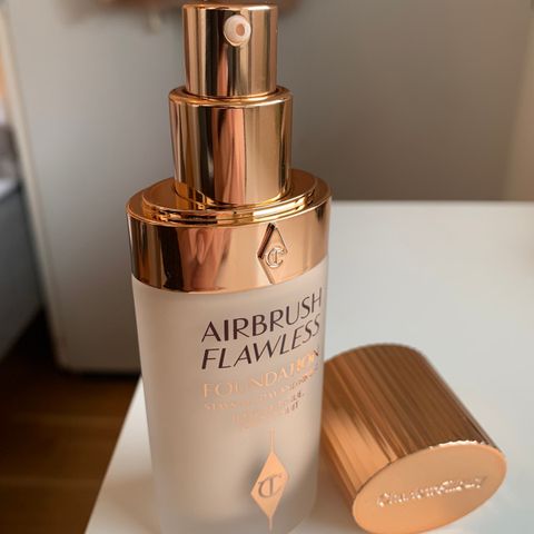 CHARLOTTE TILBURY AIRBRUSH FLAWLESS FOUNDATION