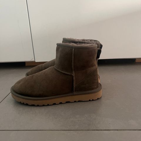 UGG CLASSIC MINI, str 39